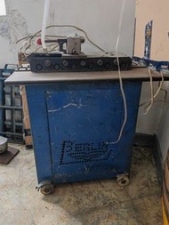 電動工具（轆骨機）。