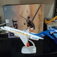 Gulfstream G 650 White private jet plane Diecast miniature 22 cm long with lights, there is a sound,
