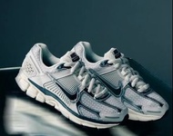 Nike -Zoom Vomero 5  Photon Dust 銀色 液態銀