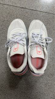 Adidas-SUPERNOVA 女款白色慢跑鞋-NO.FV6020