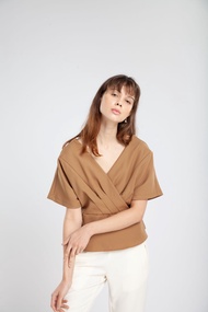 QueenCows : เสื้อให้นม Cesca Crop Top (Brown)