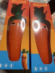 出讓黎明演唱會🥕蘿蔔燈🍊  兩盒齊放～ 演唱會現場派嘅🔥