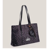 Ladies Mall pullout tote bags