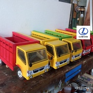 Mainan mobil truk kayu