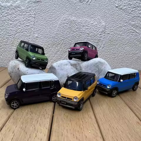 1:64 SUZUKI HUSTLER Car Plastic Model Ornament K-Car Scene Model Display