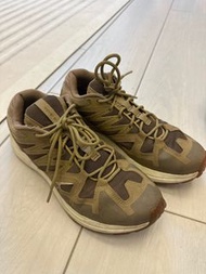 Salomon 鞋