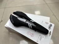 -中年大叔-SELLE  ITALIA SP-01 碳弓碳底坐墊