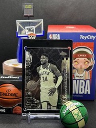 【🔥 加送 Fast-Break 模型 🔥】字母哥 Giannis 🏀 Black Silver Refractor (連卡磚) 🏀 Topps card