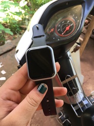 Đồng hồ thông minh Y68 đen bạc thay được hình nền cá nhân