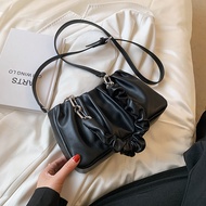 Summer Bag One-Shoulder Crossbody Bag Cloud Bag Pleated Underarm Bag Portable Women's Bag Black One