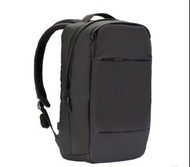 Incase 背包 （可放電腦）