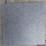 KERAMIK 50X50 ABU TIPE SUGOI / GREY / 50X50 MOTIF GRANIT ABU tipe 2 - dark