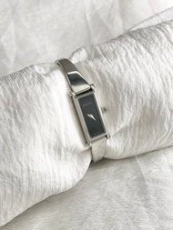 【VintageShop solo 日本直送中古包專賣店】GUCCI 古馳 腕錶 銀色 不鏽鋼 石英 1500L 復古 fw2gpp