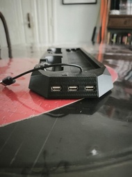 PS4 pro 直立散熱充電座（只有底坐)