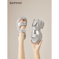 Sandal bertapak tebal Daphne untuk wanita, pakaian luar musim panas, model baharu 2025, reka bentuk 