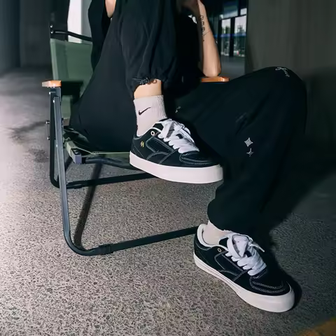 Ollieskate black open thread suede shoes for men and women China-Chic skateboard shoes Sneakers BOL2