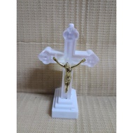 JESUS CRUCIFIX CROSS STAND GOLD 13CM/5 INCHES FREE BATTERIES TRIPLE AAA