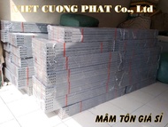 Mâm tôn Rộng 40cm. Nhiều quy cách: 40x60 40x80 40x100 40x120. Mâm dùng để lắp Kệ V lỗ - Kệ kho ch