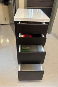 黑色四層抽屜櫃