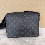 LV District PM 黑灰老花郵差包 晶片款