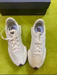原裝有盒New Balance 327 經典百搭 反毛皮織物 低幫休閒跑步鞋 女款 海鹽白