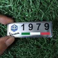 Vespa 1979 emblem Plate