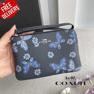 กระเป๋าสตางค์ คล้องมือ Coach Corner Zip Wristlet With Lovely Butterfly Print