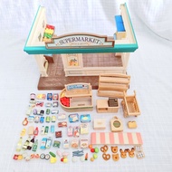 Preloved Sylvanian Families Supermarket with accessories