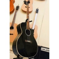 Electric acoustic lakewood guitar spruce