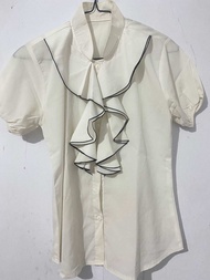 Preloved Baju Atasan Putih Kerah Ruffle korea bahan lembut- Kondisi 98%