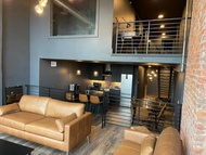 Derby City Plush Loft --- 6 Bed 4 Bath by Hollyhock Suites