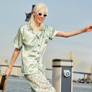 ชุดนอน Vana ลาย Grace ผ้าซาติน