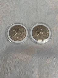 二個英女王紀念幣，售價250