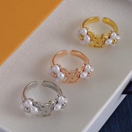 LV 字母白貝四葉草開口戒指