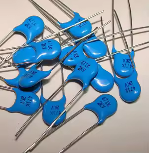 20PCS/LOT 2KV 221 Ceramic Capacitor 2KV221 15PF 150/22PF 220/100PF 101/120PF 121/150PF 151/330PF 331