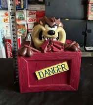 Looney Tunes 華納樂一通 旋風狗 Taz 大滋 大嘴怪 存錢罐 玩偶 公仔 箱子右上角有破損，看圖8圖9 成