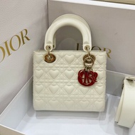 Dior ❤️lady dior心形白色羊皮戴妃四格  情人節限定款徽章款 手提包肩背包