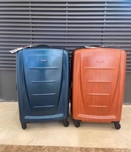 [SG Seller] 24" Samsonite 4 Wheels Spinner Luggage Model Winfield 2 Hardside Medium Spinner in Blue Orange - Stock in SG