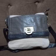 Preloved dkny sling bag