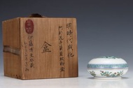 古董瓷器收藏: 成化斗彩花卉纹粉盒