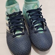 Adidas兒童足球鞋