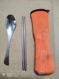 (板橋雜貨店)  不鏽鋼餐具組二件組 (筷子+湯匙+潛水布套)  HA3095