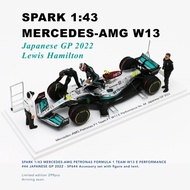 F1 Racing Car Model 1: 43 SPARK Mercedes Benz W13 Hamilton Japan Station Rainbow Helmet Doll Scene S