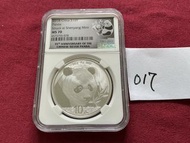 2018年 中國 中國金幣總公司發行 2018大熊貓銀幣，這個大熊貓銀幣10元圖案較受歡迎的，而且品相都非常良好的，加上NGC少見的中國熊貓金幣發行1983 至 2018，35周年紀念標籤，加滿分 💯