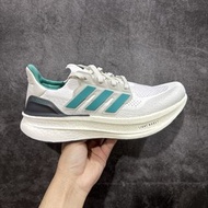 Adidas Ultraboost Light 運動鞋