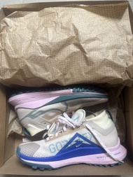 是 Nike React Pegasus Trail 4 GORE-TEX 女款越野跑步鞋