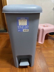 Iwasaki Industry Step Slim 腳踏垃圾桶 D.C.20