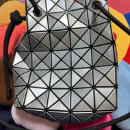 bao bao issey miyake 三宅一生 銀色水桶包