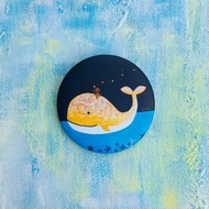插畫霧面大胸章-大頭獅夢想的星星和鯨魚