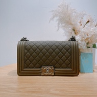 CHANEL香奈兒經典菱格翻蓋式鍊帶包包 BOY FLAP BAG MEDIUM 25CM CAVIAR